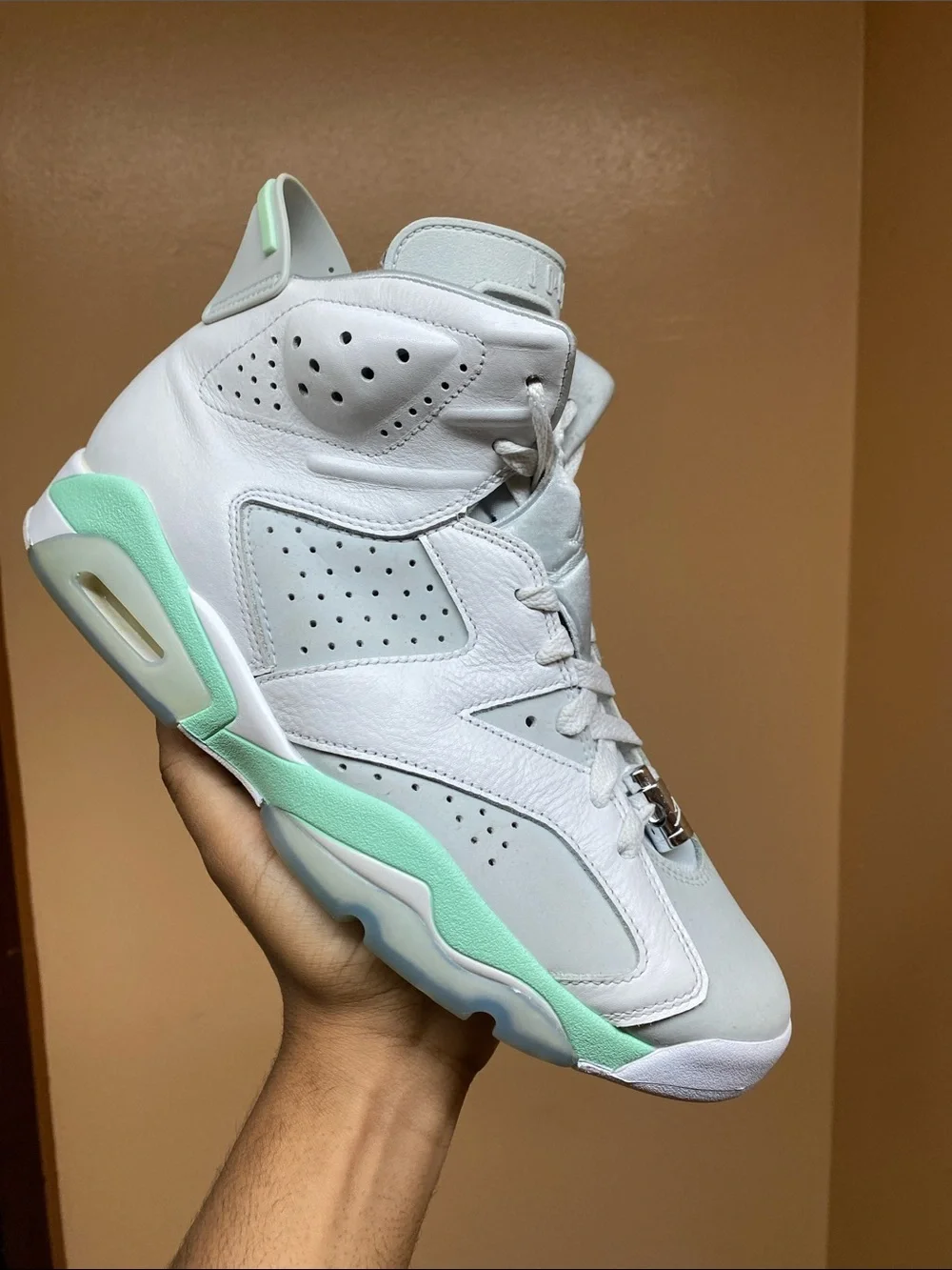 2022 Air Jordan 6 Retro Mint Foam Size 11 Women’s Size 9.5 Men’s DQ4914-103
